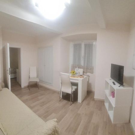 Apartamento Trilocale Nel Centro Di Sampierdarena Génova Exterior foto