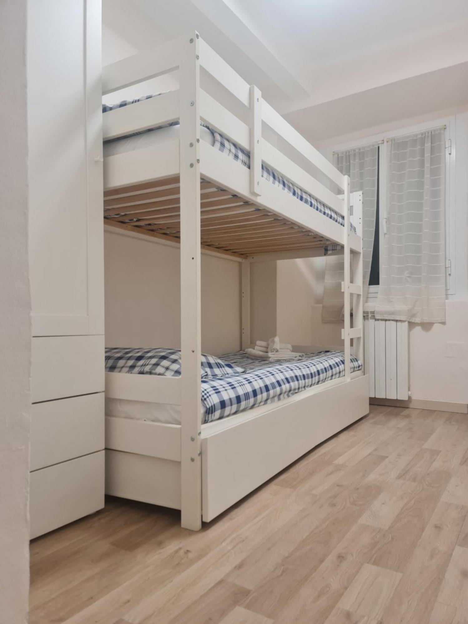 Apartamento Trilocale Nel Centro Di Sampierdarena Génova Exterior foto